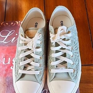 SNEAKERS. Ladies Chucks